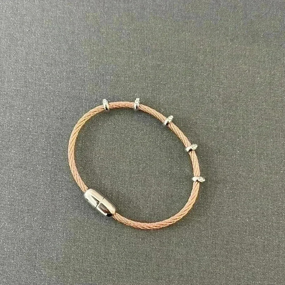 Copper in cubic zirconium Bangle bracelet with magnetic closure. - Picture 2 of 4